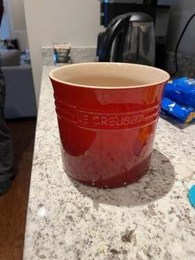 Le Creuset Stoneware 2.3L/2.75QT Utensil Crock in Cerise Red